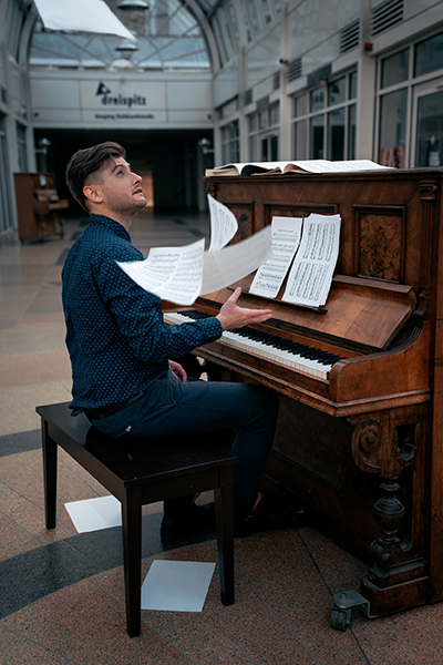 Nikolai Denisov am Klavier